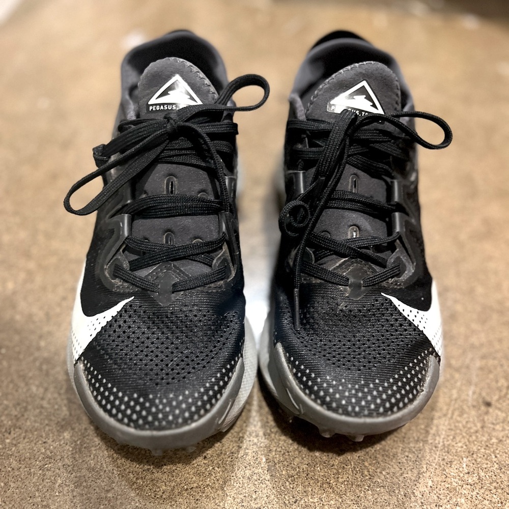 W’s Nike Trail Running Pegasus Size 6.5 Black/Grey